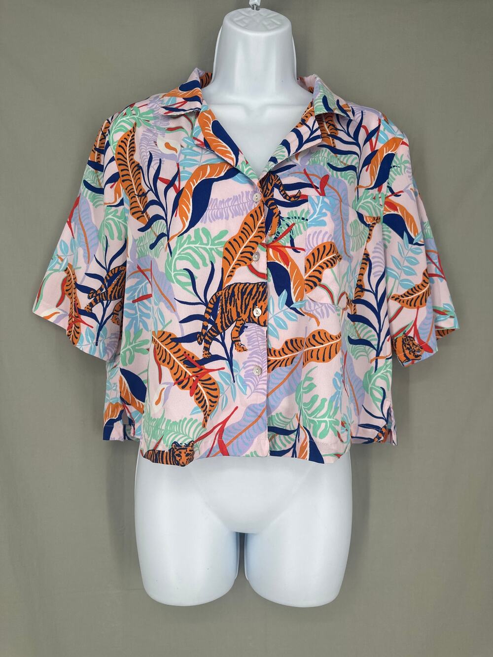 Cynthia Rowley Top Womens Medium Pink Jungle Animal Print Satin Crop Button